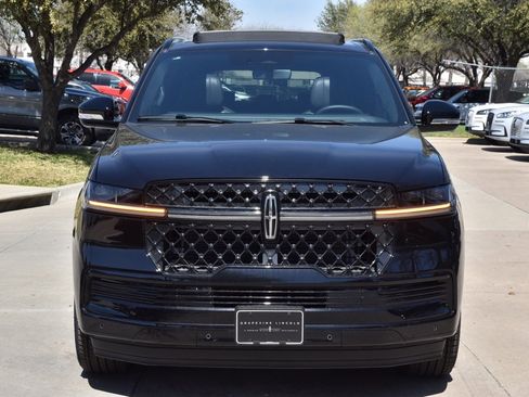New 2026 Lincoln Navigator L Reserve w/ Jet Appearance Package AWD/4WD image 2