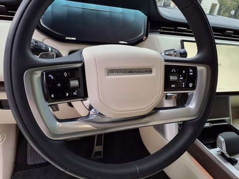 Used 2025 Land Rover Range Rover Long Wheelbase SE image 16