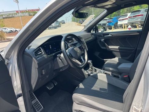 Used 2023 Volkswagen Tiguan SE R-Line FWD image 6