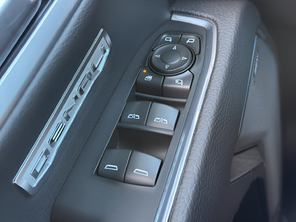 Used 2025 GMC Sierra 1500 Denali w/ Denali Reserve Package AWD/4WD image 25