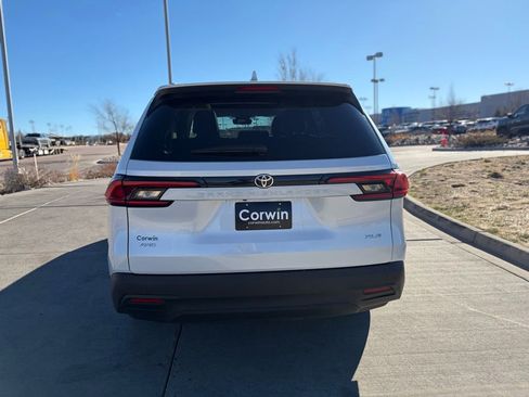 Used 2025 Toyota Grand Highlander AWD image 7