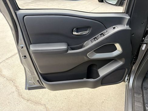 Used 2025 Nissan Frontier SV RWD image 14
