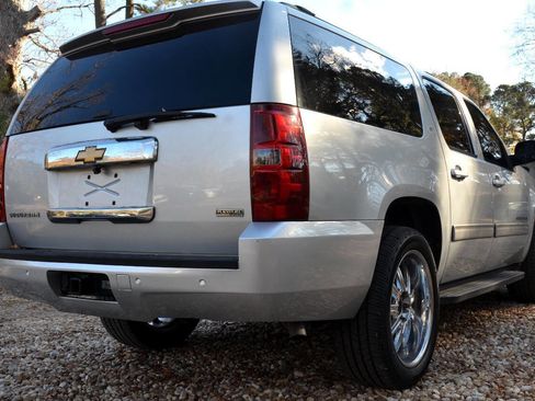 Used 2012 Chevrolet Suburban LT image 4