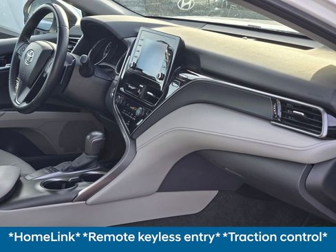 Used 2024 Toyota Camry SE image 11