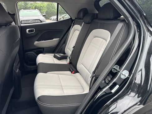 Used 2023 Hyundai Venue SEL FWD image 6