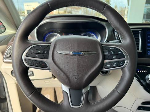 Used 2017 Chrysler Pacifica Touring-L Plus w/ Advanced Safetytec Group image 13