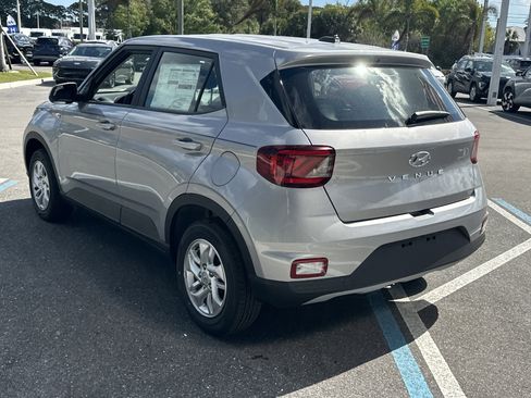 New 2026 Hyundai Venue SE image 9