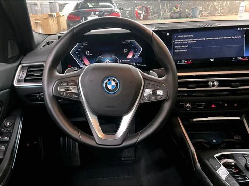 Used 2023 BMW 330e image 8