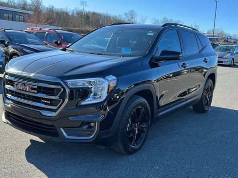 Used 2022 GMC Terrain AT4 w/ Infotainment Package II image 4