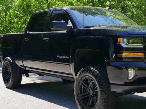 Used 2018 Chevrolet Silverado 1500 LT w/ All Star Edition image 49