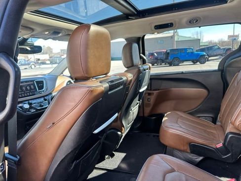 Used 2018 Chrysler Pacifica Limited w/ Tire & Wheel Group image 16