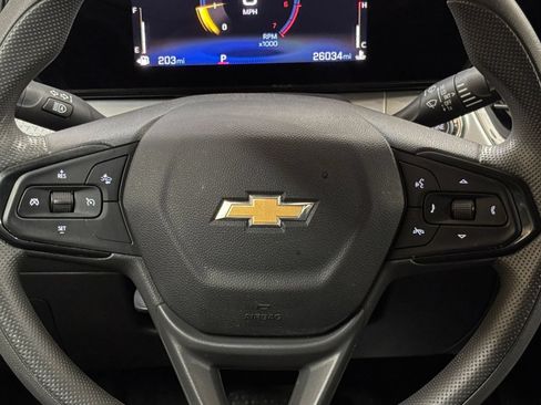 Used 2025 Chevrolet Trax LT FWD image 27