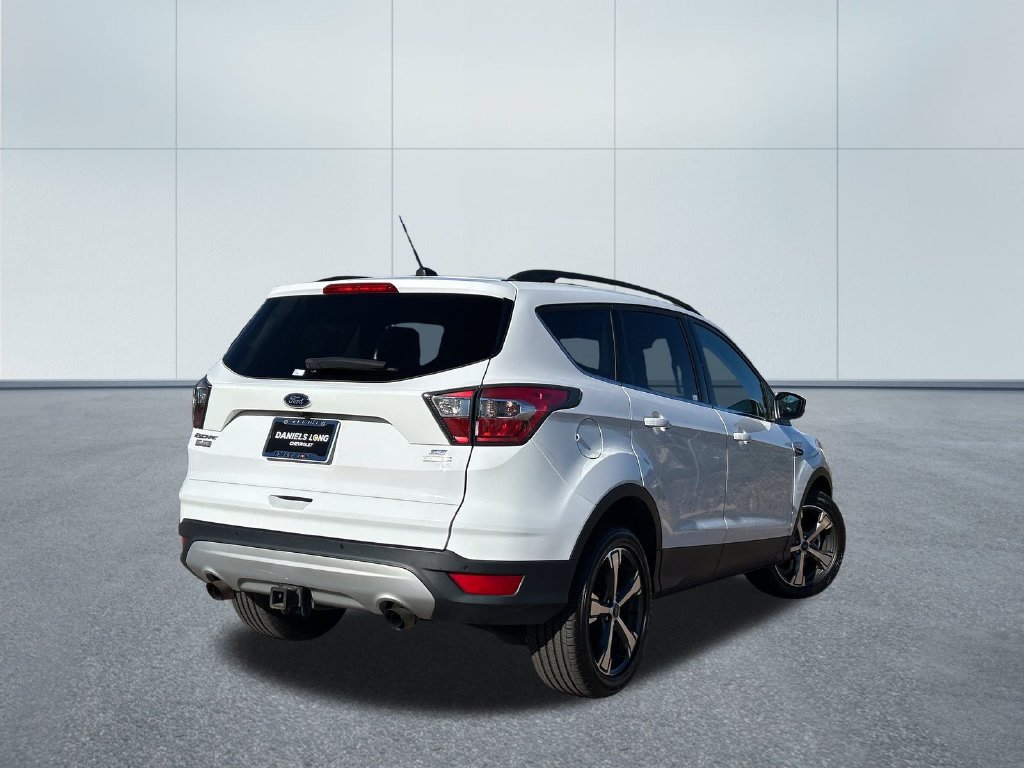 Used 2017 Ford Escape SE w/ Equipment Group 201A AWD/4WD image 2