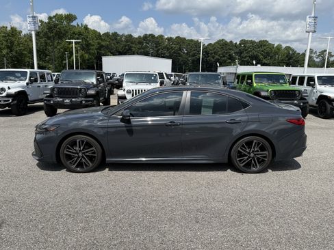 Used 2025 Toyota Camry XSE FWD image 6