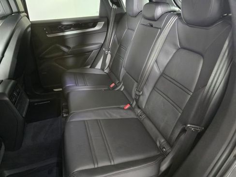 Used 2024 Porsche Cayenne image 19