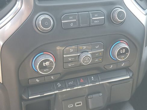Used 2022 Chevrolet Silverado 1500 RST AWD/4WD image 19