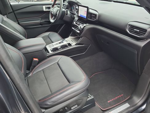 Used 2023 Ford Explorer ST-Line w/ Class IV Trailer Tow Package image 9