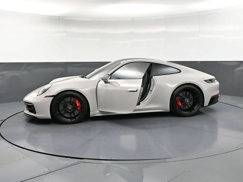 Certified 2024 Porsche 911 Carrera GTS RWD image 35