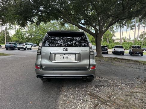 Used 2023 Lexus GX 460 Premium w/ Accessory Package AWD/4WD image 6