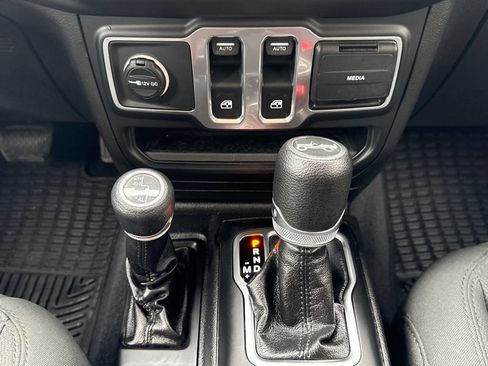 Used 2019 Jeep Wrangler Sport image 22