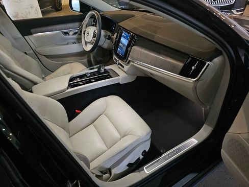 Certified 2025 Volvo V90 B6 Cross Country Plus image 11