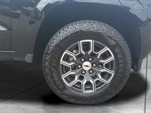 Used 2026 Chevrolet Colorado Z71 w/ Technology Package AWD/4WD image 25