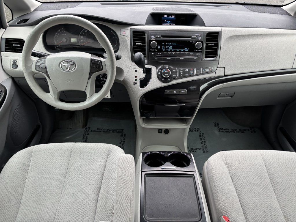 Used 2013 Toyota Sienna LE w/ Towing Pkg FWD image 21