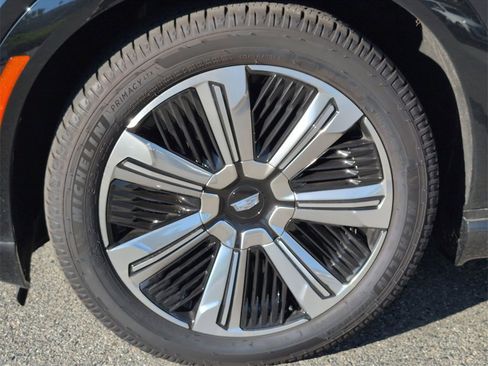 Used 2025 Cadillac Escalade IQ Luxury 2 image 35