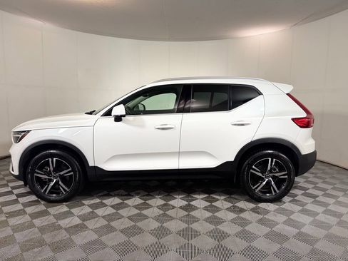 Used 2025 Volvo XC40 B5 Core w/ Protection Package Premier AWD/4WD image 3