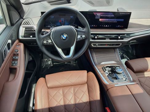 Used 2025 BMW X5 xDrive50e w/ Executive Package AWD/4WD image 17