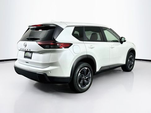 Used 2025 Nissan Rogue SV FWD image 9