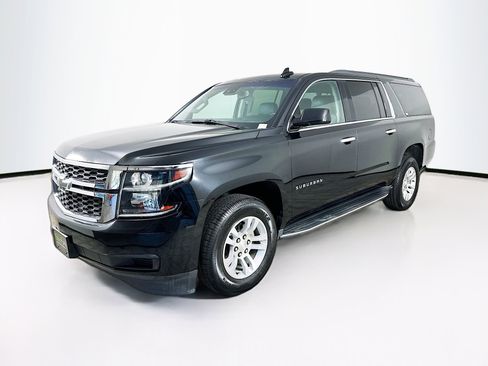 Used 2018 Chevrolet Suburban LT image 3