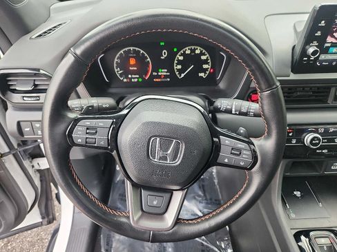 Used 2023 Honda Pilot TrailSport image 19