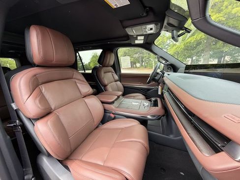 New 2026 Lincoln Navigator L Reserve AWD/4WD image 27