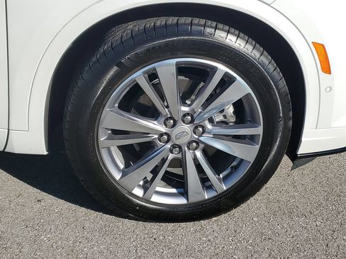 Used 2025 Cadillac XT6 Premium Luxury w/ Technology Package AWD/4WD image 6