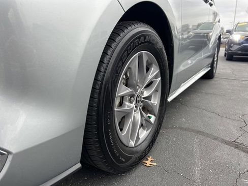 Used 2024 Toyota Sienna XLE image 12