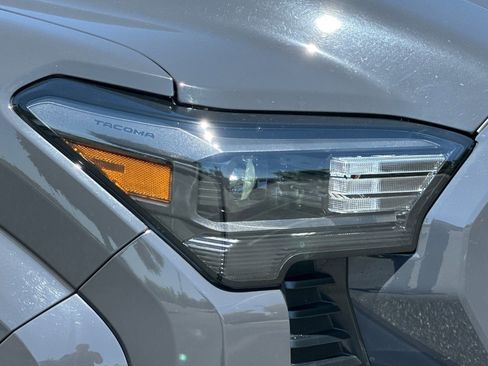 Used 2025 Toyota Tacoma SR5 AWD/4WD image 10