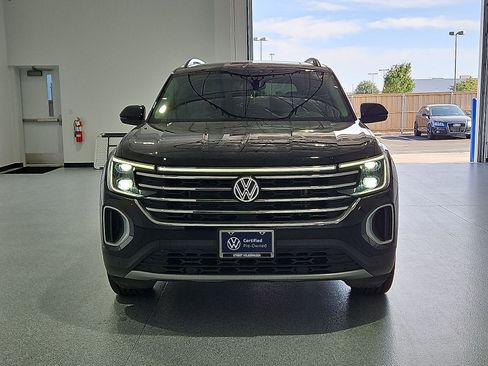 Certified 2024 Volkswagen Atlas SE w/ Panoramic Sunroof Package AWD/4WD image 3