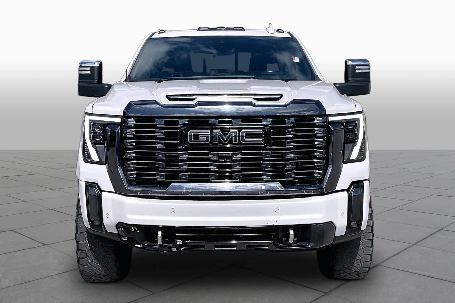 Used 2024 GMC Sierra 2500 Denali Ultimate AWD/4WD image 4
