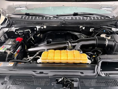 Used 2019 Ford Expedition XLT w/ Equipment Group 202A AWD/4WD image 31