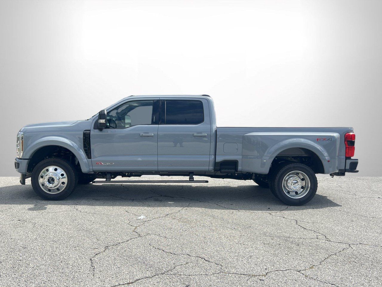 New 2026 Ford F450 Platinum w/ FX4 Off-Road Package AWD/4WD image 25
