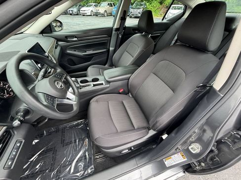 Used 2025 Nissan Altima 2.5 SV FWD image 31