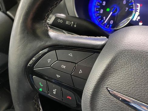 Used 2019 Chrysler Pacifica Touring-L w/ Advanced Safetytec Group FWD image 21