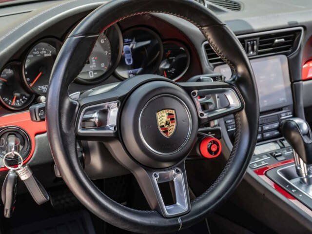 Used 2017 Porsche 911 Carrera 4S AWD/4WD image 13