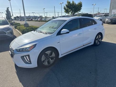 Used 2020 Hyundai Ioniq SEL FWD image 1