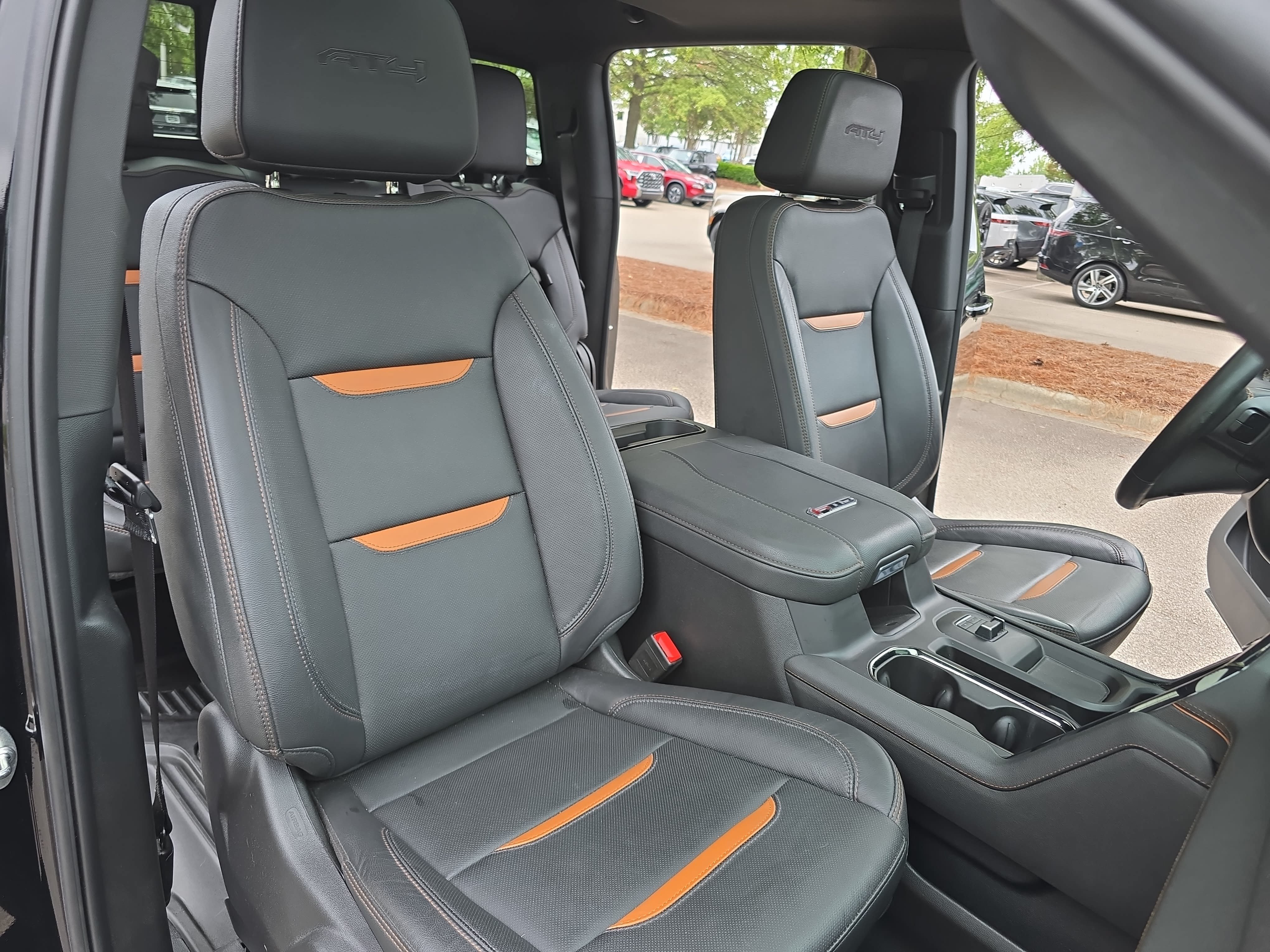 Used 2025 GMC Sierra 2500 AT4 w/ AT4 Premium Plus Package AWD/4WD image 10