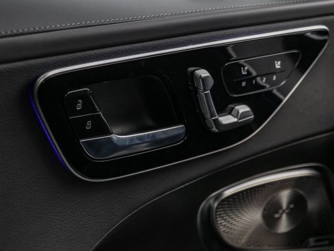 New 2025 Mercedes-Benz C 300 4MATIC Sedan image 12