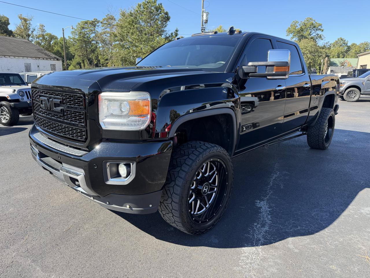 Used 2015 GMC Sierra 2500 Denali w/ Duramax Plus Package AWD/4WD image 8
