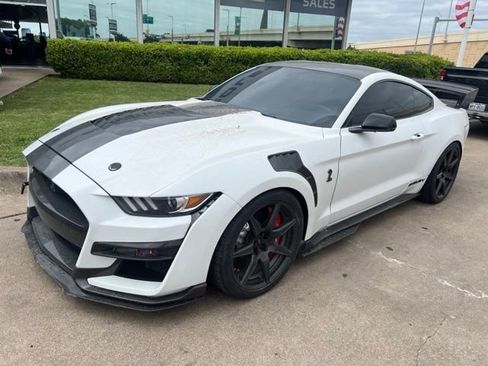 Used 2020 Ford Mustang Shelby GT500 w/ Carbon Fiber Track Pack RWD image 2
