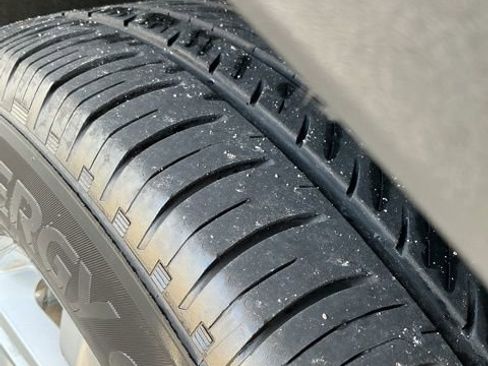 Used 2024 Ford Explorer XLT w/ Equipment Group 202A image 14